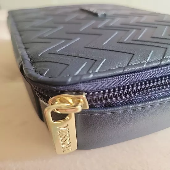 MISSONI Delta One® First Class Amenity Kit dark Blue Case