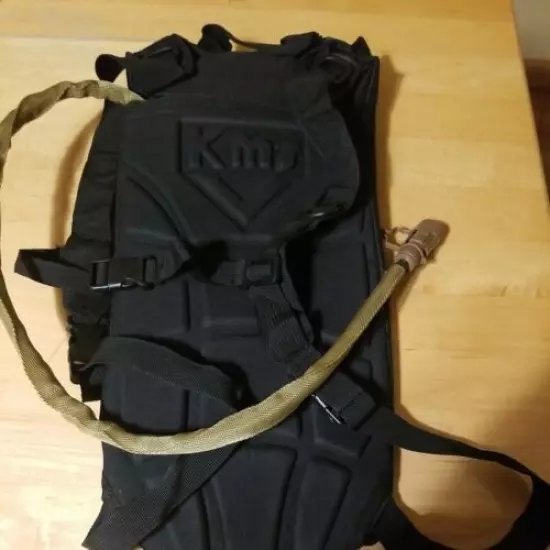 KMS Hydration System Ultimate Survive 2.5 L Bladder Backpack Back Pack Paracord