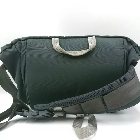 Beautiful, popular model Mystery Ranch Invader body bag, large capacity, gray.