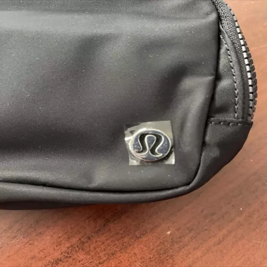 Lululemon Everywhere Belt Bag - Black - NWT