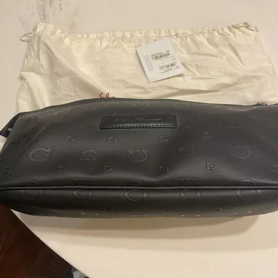 New Auth Salvatore Ferragamo Insignia Zip Travel Kit Toiletry Dopp Kit Men $525