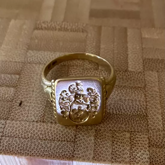 18K Yellow Gold Crest Signet Men's Ring Swiss Coat of Arms Vintage Stamped 750