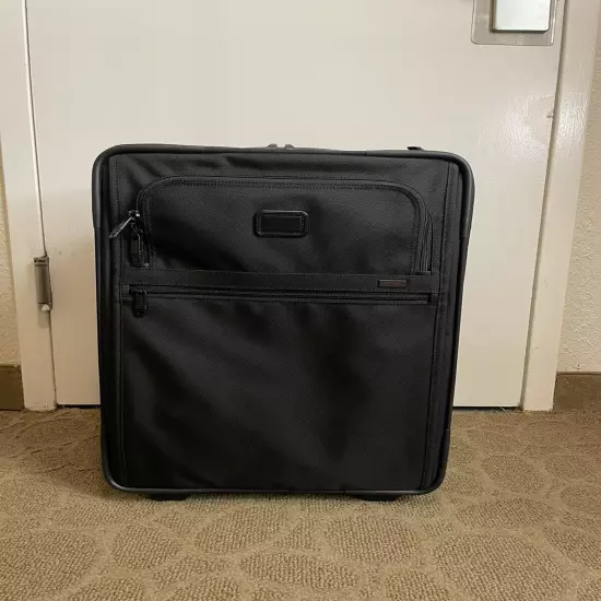 $675 NWT TUMI ALPHA 2 22" Continental Expandable 2-Wheeled Carry-On