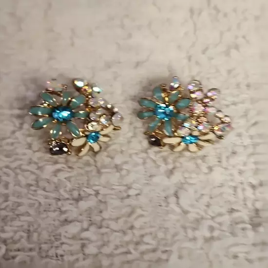 Vintage Clip On Earrings Faux Turquoise Flowers