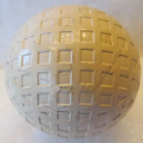 VINTAGE MESH GOLF BALL-THE GOLDSMITH ORIOLE-FEW STRIKE MARKS-ORIOLE ON EACH POLE