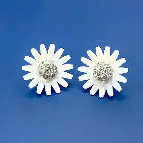 LELE SADOUGHI CRYSTAL DAISY BUTTON EARRINGS IN WHITE.