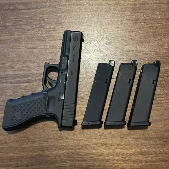 GBB Glock G17 G3 Green Gas -Includes 3 Magazines-