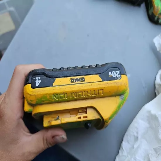 DEWALT DCB240 20V Lithium-ion Battery