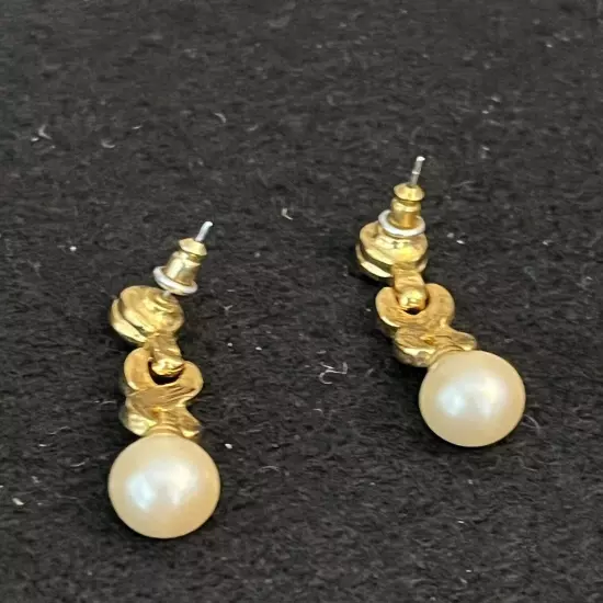 E20 Gold Tone Crystal And Faux Pearl Pierced Earrings 