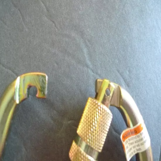 OMEGA - STEEL CARABINERS - LOT OF 2 - # OP716S3 - NEW OLD STOCK -53 KN- MADE@USA