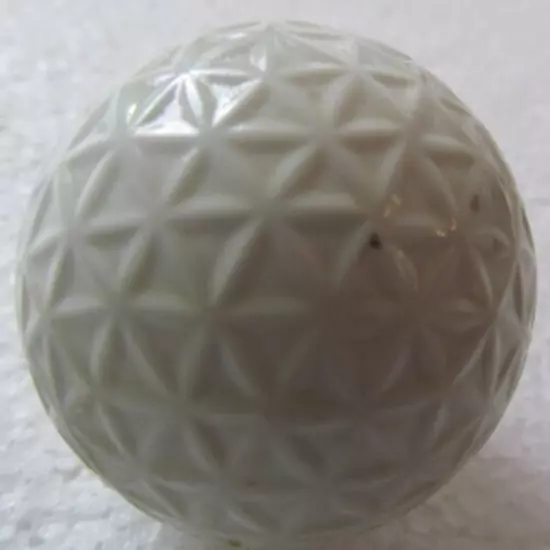 RARE EXPERIMENTAL NO NAME GOLF BALL WITH TRIANGLES ALL AROUND THE BALL