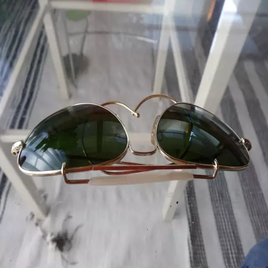 Vintage Aviator Sunglasses Wrap Around Ear Gold Rim Green Glass Diamond logo