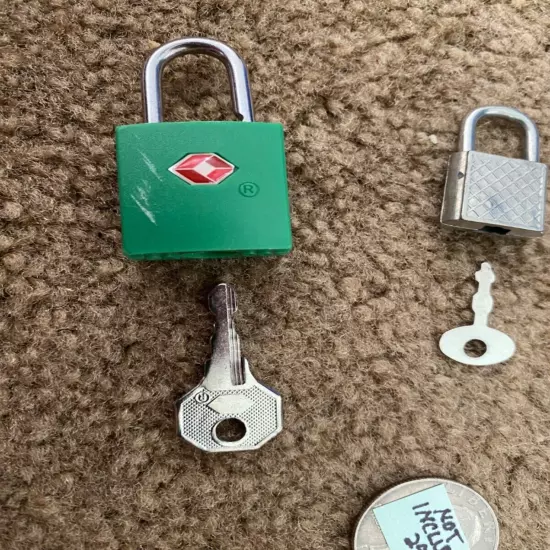 4 locks, 2 are TSA Approved Travel Locks and 2 smaller locks. 7 keys+lanyard