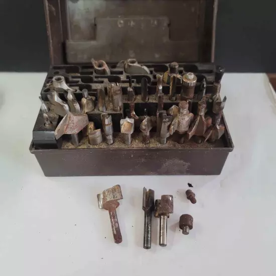 Router bits Lot of various sizes and shapes 